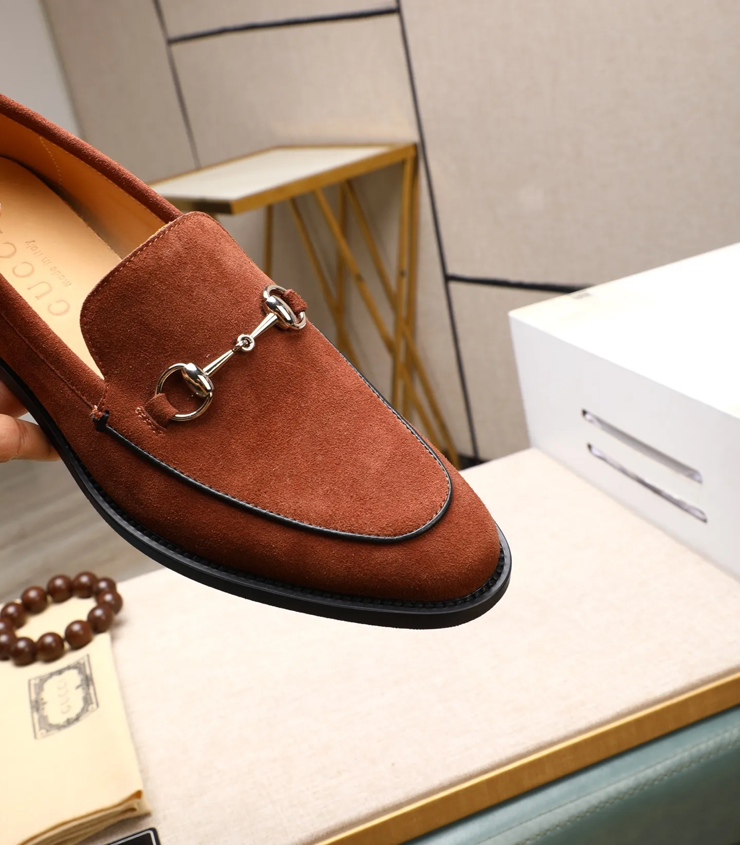 Men's shoes 💰520 (all cowhide) GUCCI high-end formal leather shoes. Original imported first-layer calfskin from Italy. Water-dyed cowhide lining. Original hardware. I believe you will be impressed from the first time you see it. The avant-garde style can no longer fully interpret its elegance. AAA grade rubber outsole. Super comfortable. The original last from the counter ensures its original version and quality. The simple upper ensures its comfort and breathability. A pair of truly good shoes has its own unique soul, prestigious quality, regular size 38-44